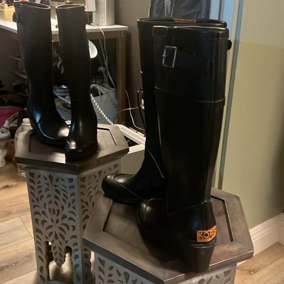 1 hour sale. KORS Michael Kors, black rain boots, tall wedge style, size 6 - Picture 11 of 11